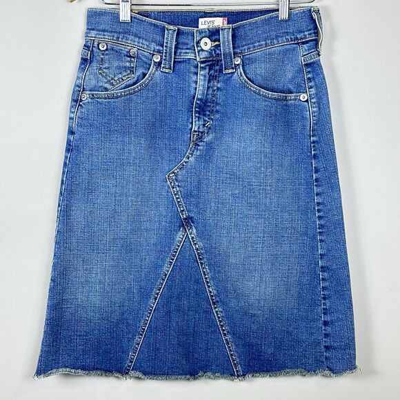 VTG Y2K Levi's Denim Jean Skirt Distressed Hem Knee Length Sz 4 Coastal Cowgirl. - Picture 3 of 9